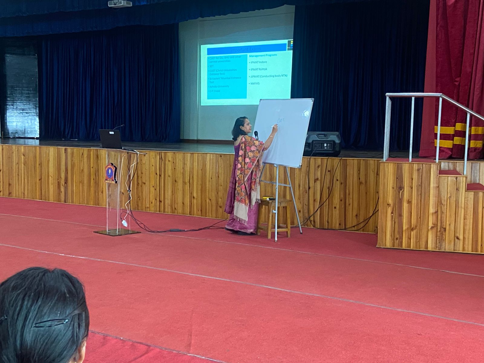 Counselling expert guiding students.